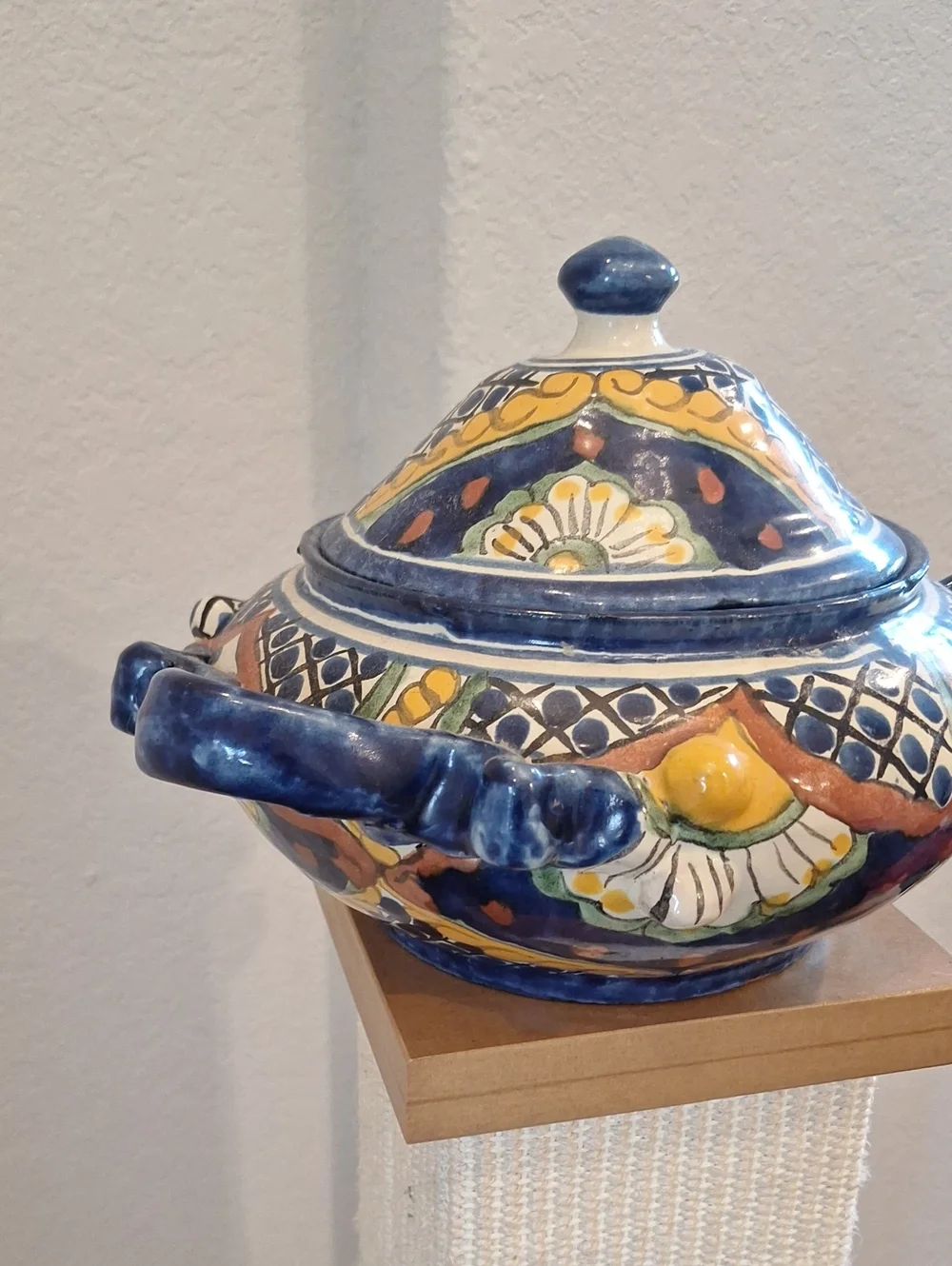Talavera Mexico Soup Tureen Blue White Yelloq Florals